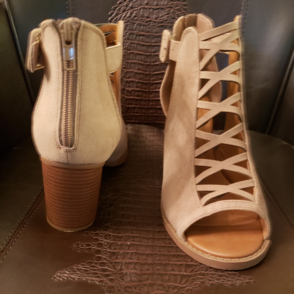 Shoes - Picture 2 of 4